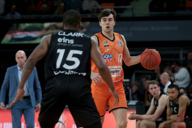 与队友之间 与队友之间